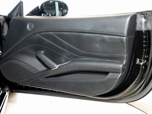 Used 2017 Ferrari California T image 40