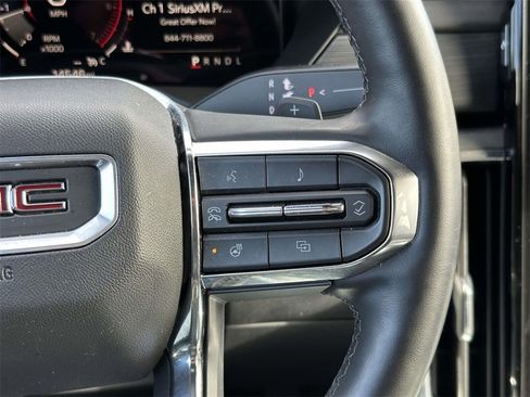 Used 2025 GMC Acadia Elevation image 10