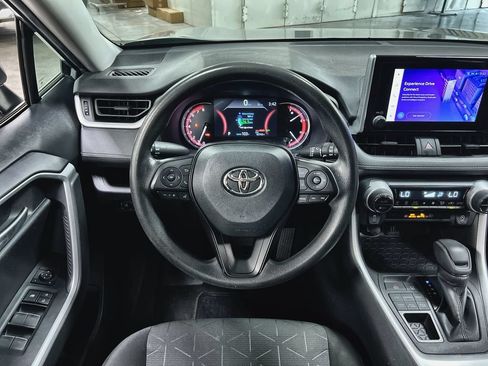 Used 2023 Toyota RAV4 XLE AWD/4WD image 18