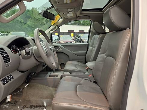 Used 2016 Nissan Frontier SL w/ Moonroof Package AWD/4WD image 14