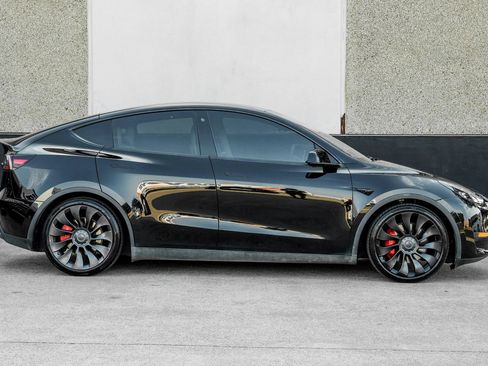 Used 2022 Tesla Model Y Performance AWD/4WD image 9