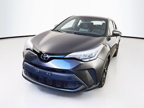 Used 2021 Toyota C-HR XLE FWD image 3