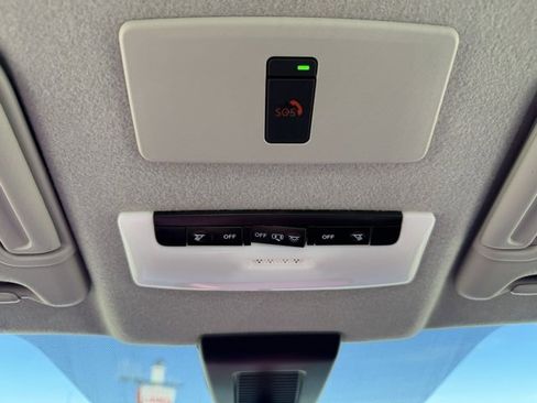 Used 2023 Nissan Kicks SR w/ SR Premium Package image 18