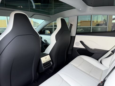 Used 2024 Tesla Model 3 Performance image 36
