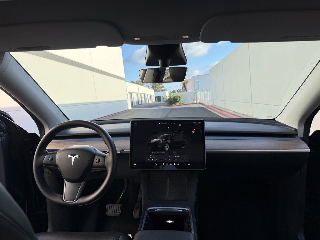 Used 2023 Tesla Model Y AWD image 13