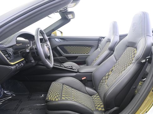 Used 2026 Porsche 911 Carrera GTS RWD image 31