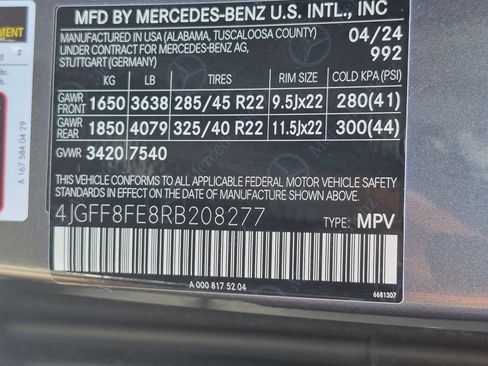 Used 2024 Mercedes-Benz GLS 580 4MATIC image 32