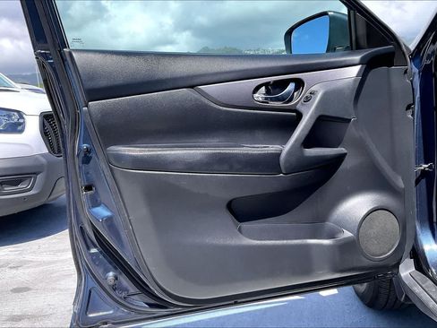 Used 2016 Nissan Rogue SV FWD image 27