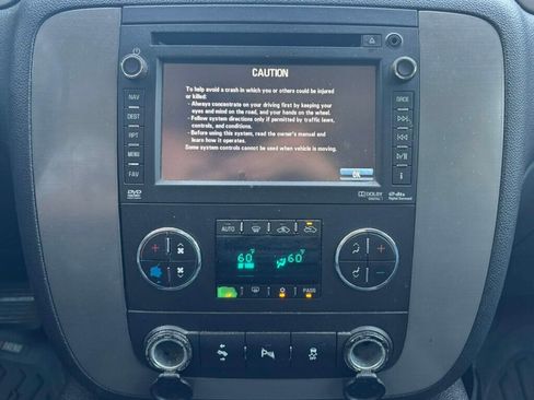 Used 2013 Chevrolet Avalanche LT image 26