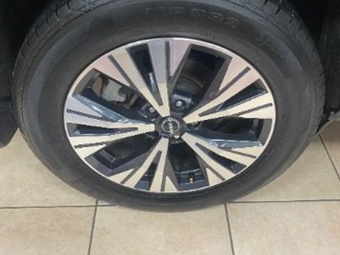 Used 2023 Nissan Rogue SV FWD image 29