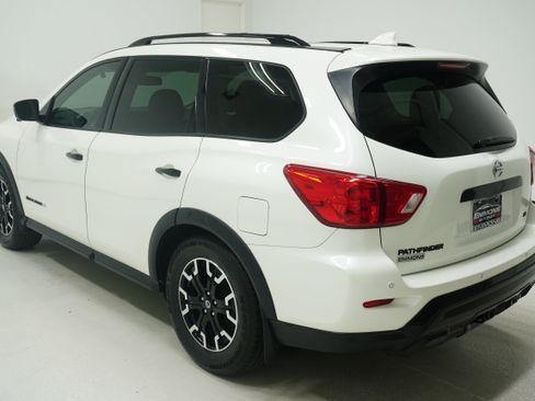 Used 2020 Nissan Pathfinder SL FWD image 6