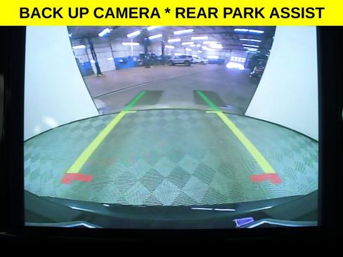 Used 2025 Chrysler Pacifica Select image 7