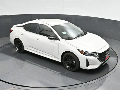 Used 2025 Nissan Sentra SR image 31