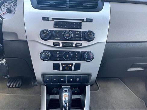 Used 2010 Ford Focus SE image 40