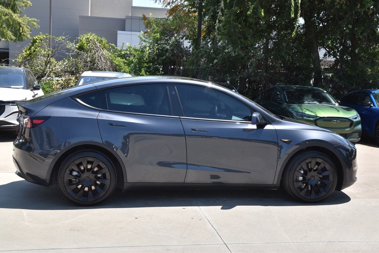 Used 2025 Tesla Model Y Long Range AWD/4WD image 6