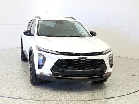 Used 2025 Chevrolet Trax ACTIV w/ Driver Confidence Package FWD image 2