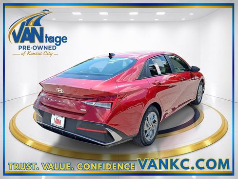 Used 2024 Hyundai Elantra Blue FWD image 6