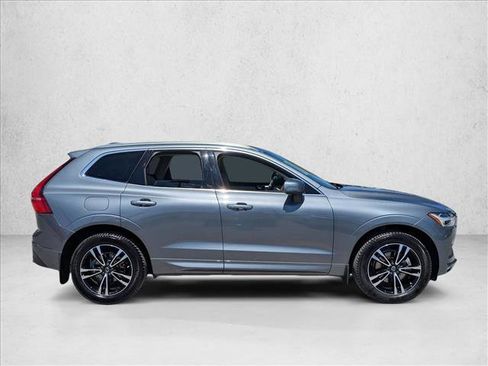 Used 2021 Volvo XC60 T5 Momentum w/ Premium Package FWD image 4
