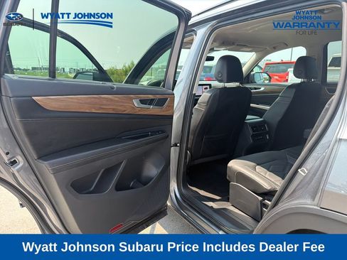 Used 2025 Volkswagen Atlas SE FWD image 30