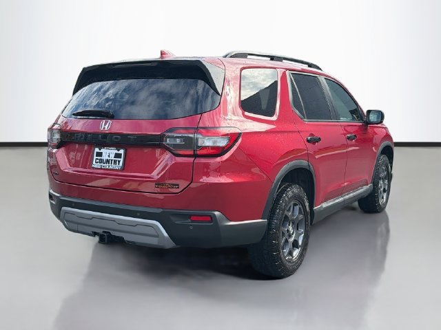 Used 2025 Honda Pilot TrailSport image 7