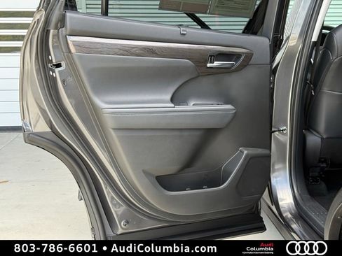 Used 2023 Toyota Highlander Platinum FWD image 24