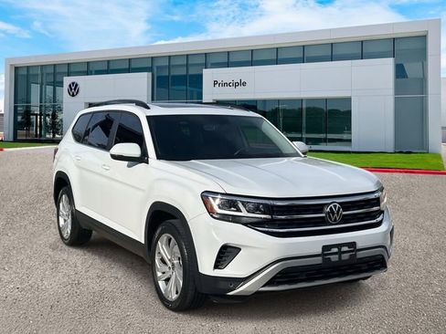 Used 2023 Volkswagen Atlas SE w/ Panoramic Sunroof Package image 2