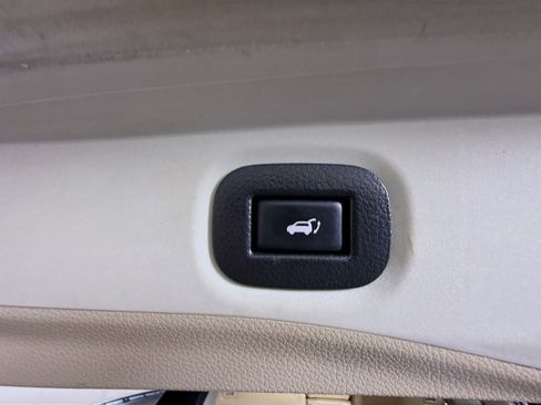 Used 2018 Nissan Rogue SV FWD image 41