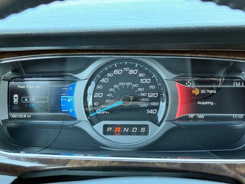 Used 2018 Ford Taurus Limited FWD image 7