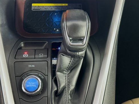 Used 2019 Toyota RAV4 Limited image 25