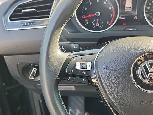 Used 2021 Volkswagen Tiguan SE w/ Panoramic Sunroof Package AWD/4WD image 20