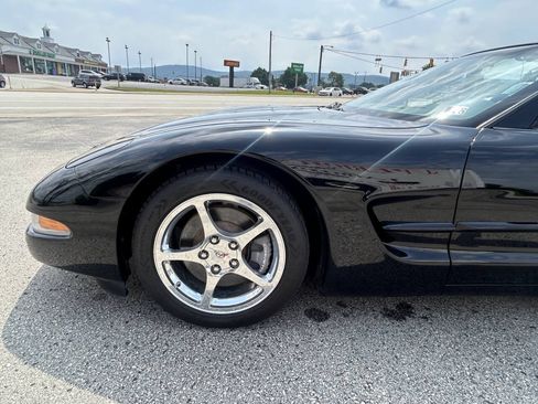 Used 2004 Chevrolet Corvette Convertible w/ Preferred Equipment Group RWD image 13
