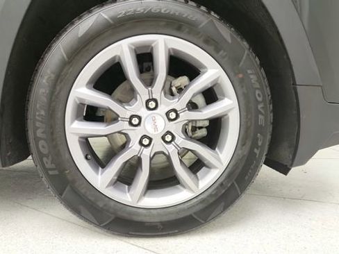 Used 2024 GMC Terrain SLT image 25