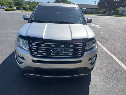 Used 2016 Ford Explorer Limited w/ Equipment Group 301A AWD/4WD image 3