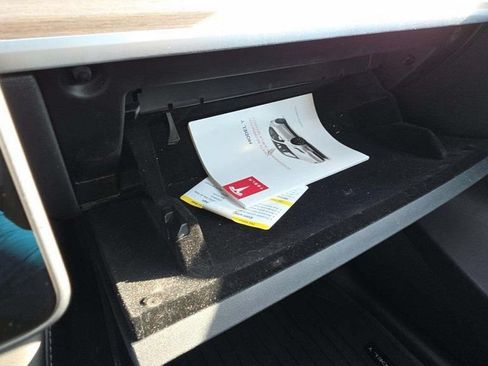Used 2023 Tesla Model Y 2WD image 19