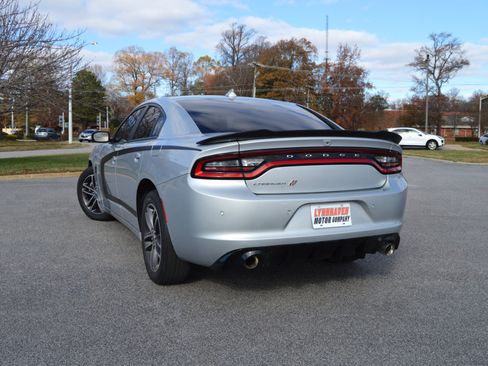 Used 2019 Dodge Charger SXT w/ Driver Confidence Group image 6