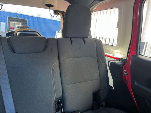 Used 2025 Jeep Wrangler Sport S image 36