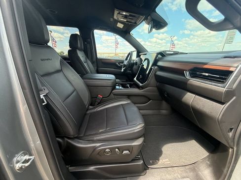 Used 2025 GMC Yukon Denali AWD/4WD image 44