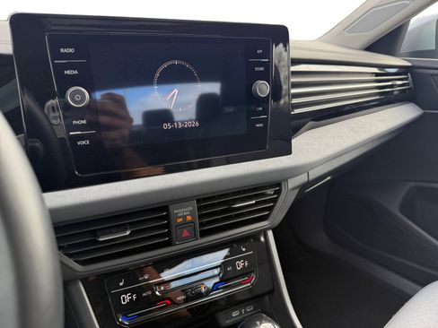 Used 2025 Volkswagen Jetta SE FWD image 12