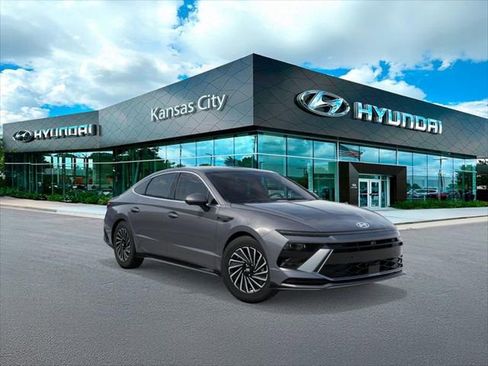 New 2026 Hyundai Sonata Limited FWD image 2