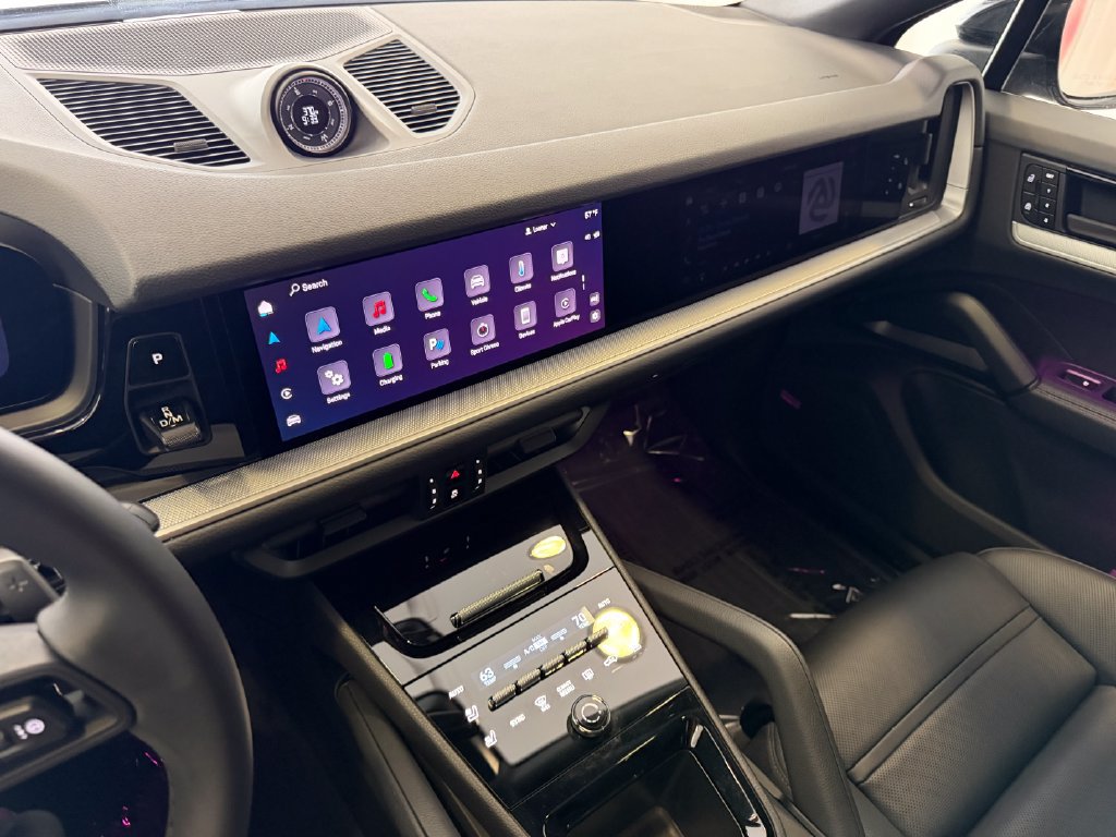 Certified 2025 Porsche Cayenne E-Hybrid Coupe AWD/4WD image 18