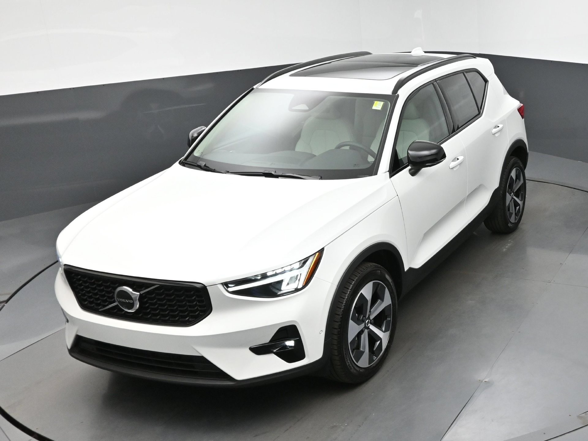 New 2026 Volvo XC40 B4 Plus w/ Protection Package Premier FWD image 44