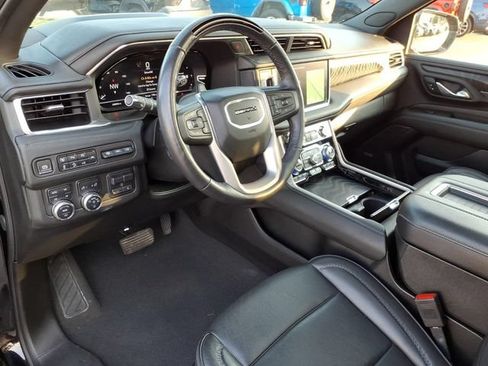 Used 2024 GMC Yukon Denali w/ Denali Reserve Package AWD/4WD image 3