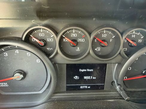 Used 2020 Chevrolet Silverado 1500 Custom w/ Custom Value Package AWD/4WD image 7