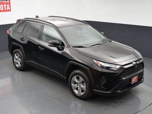 Used 2022 Toyota RAV4 XLE AWD/4WD image 21