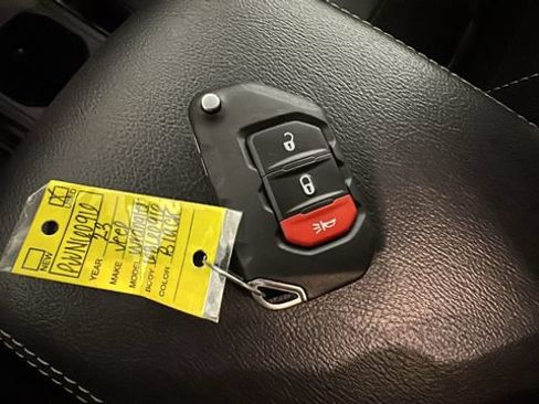 Used 2023 Jeep Wrangler Unlimited Sahara AWD/4WD image 19