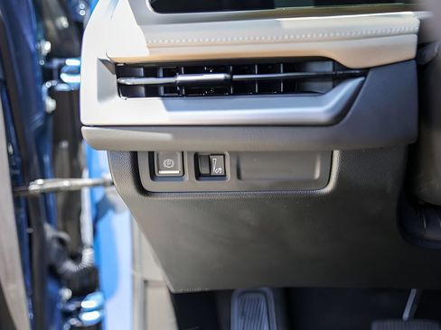 Used 2024 Cadillac XT4 Luxury w/ LPO, Floor Liner Package FWD image 15