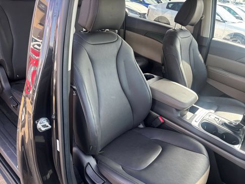 Used 2026 Kia Carnival FWD image 39