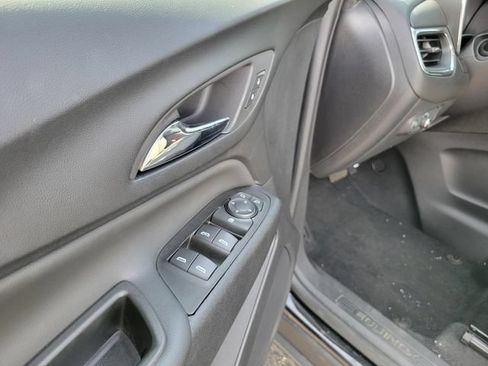 Used 2022 Chevrolet Equinox LT w/ LPO, Floor Liner Package FWD image 10
