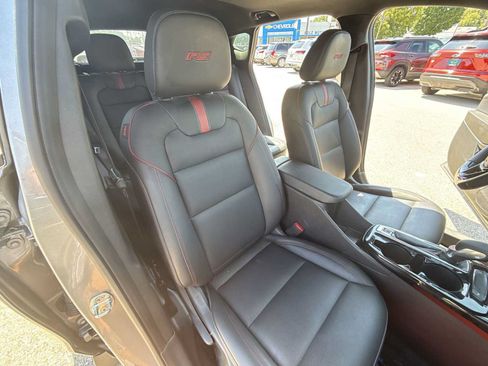 Used 2024 Chevrolet Trax RS w/ Sunroof Package FWD image 27