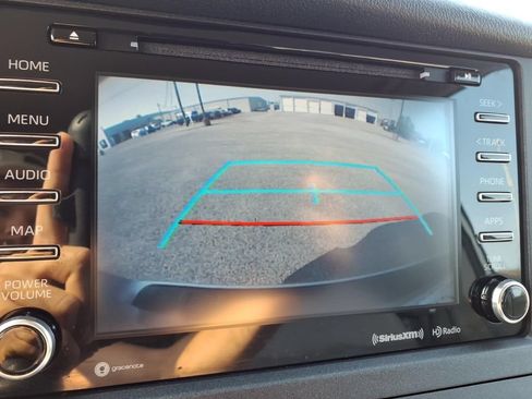 Used 2020 Toyota Sienna LE FWD image 12